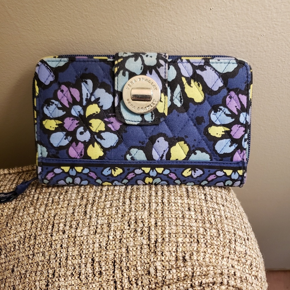 Vera Bradley LG Floral Turn Key Zip Around Wallet
